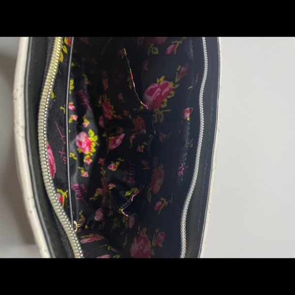 Betsey Johnson White & Cheetah print purse tote - Picture 10 of 15